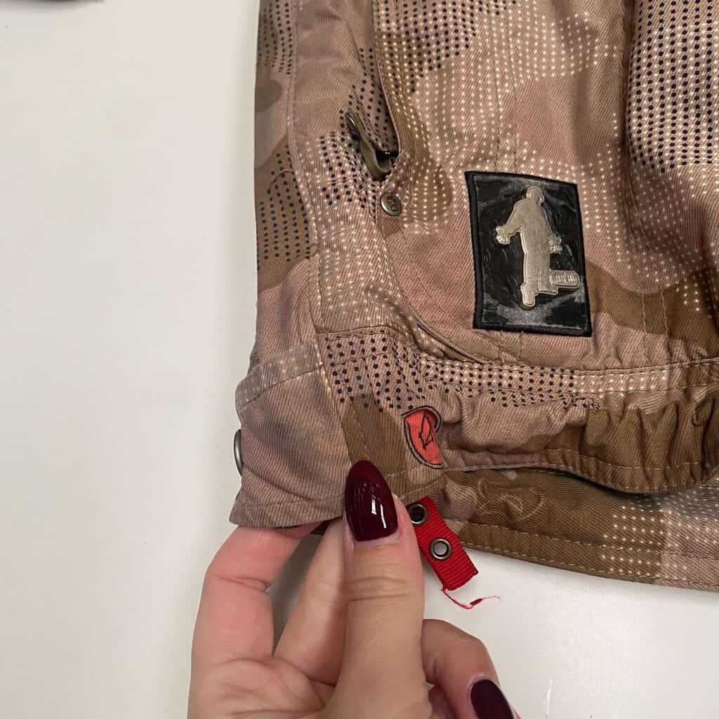 Mens Section snowboard ski jacket, camouflage multipocketed hooded jacket - Medium - Image 7