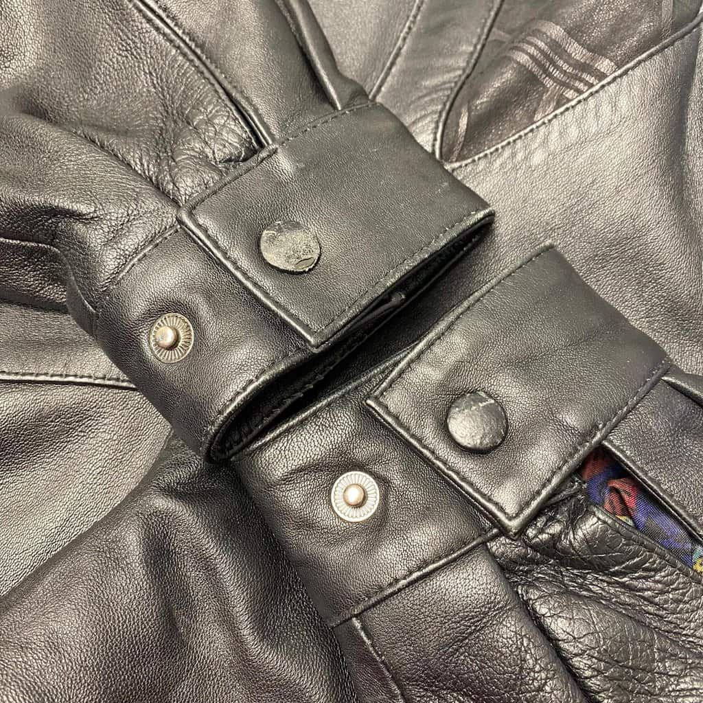 1980s vintage womens leather jacket with batwing sleeves, patterned panels in soft leather, fully lined - Medium / Large - Image 7