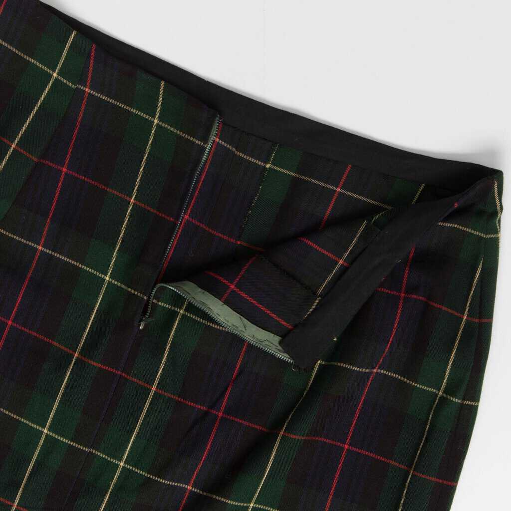 Vintage classic tartan skirt in green and navy, 1960s A-line, 32 waist - Medium / Large - Image 3
