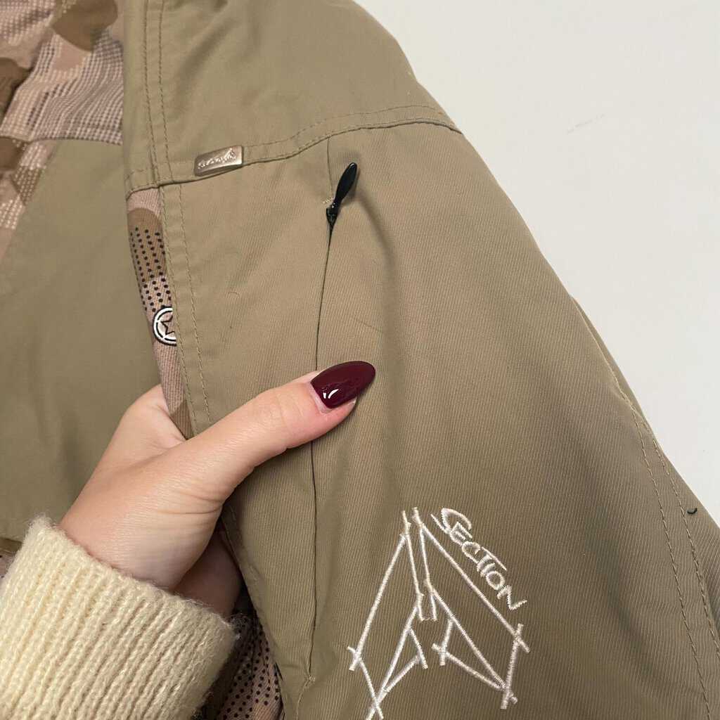 Mens Section snowboard ski jacket, camouflage multipocketed hooded jacket - Medium - Image 8