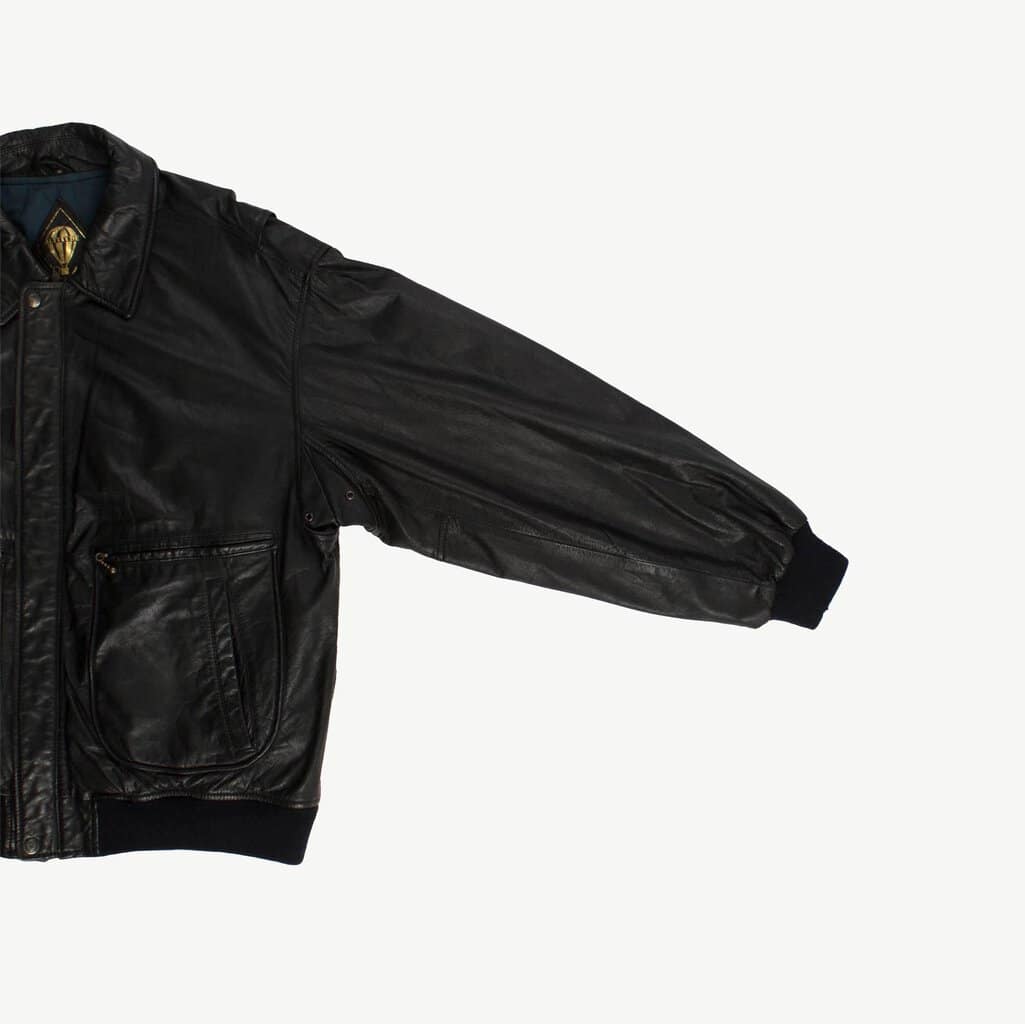 Mens black leather bomber jacket, padded winter vintage jacket - Large - Image 4