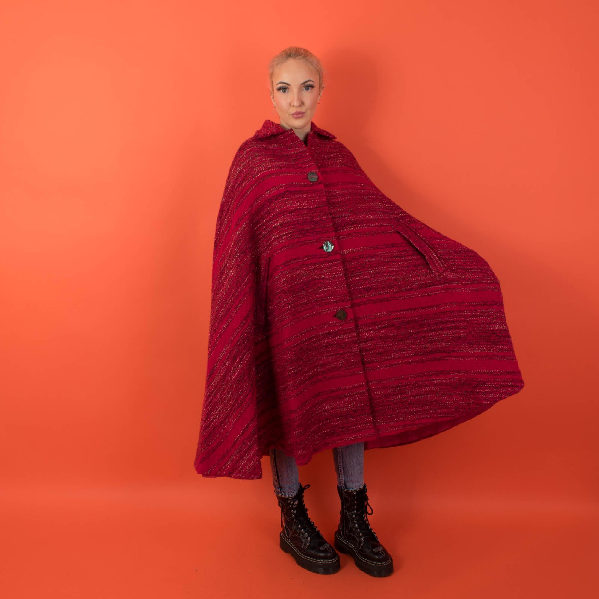 Vintage Arolan Kutomo cape, red wool cape with real shell buttons, made in Finland - One size - Image 5