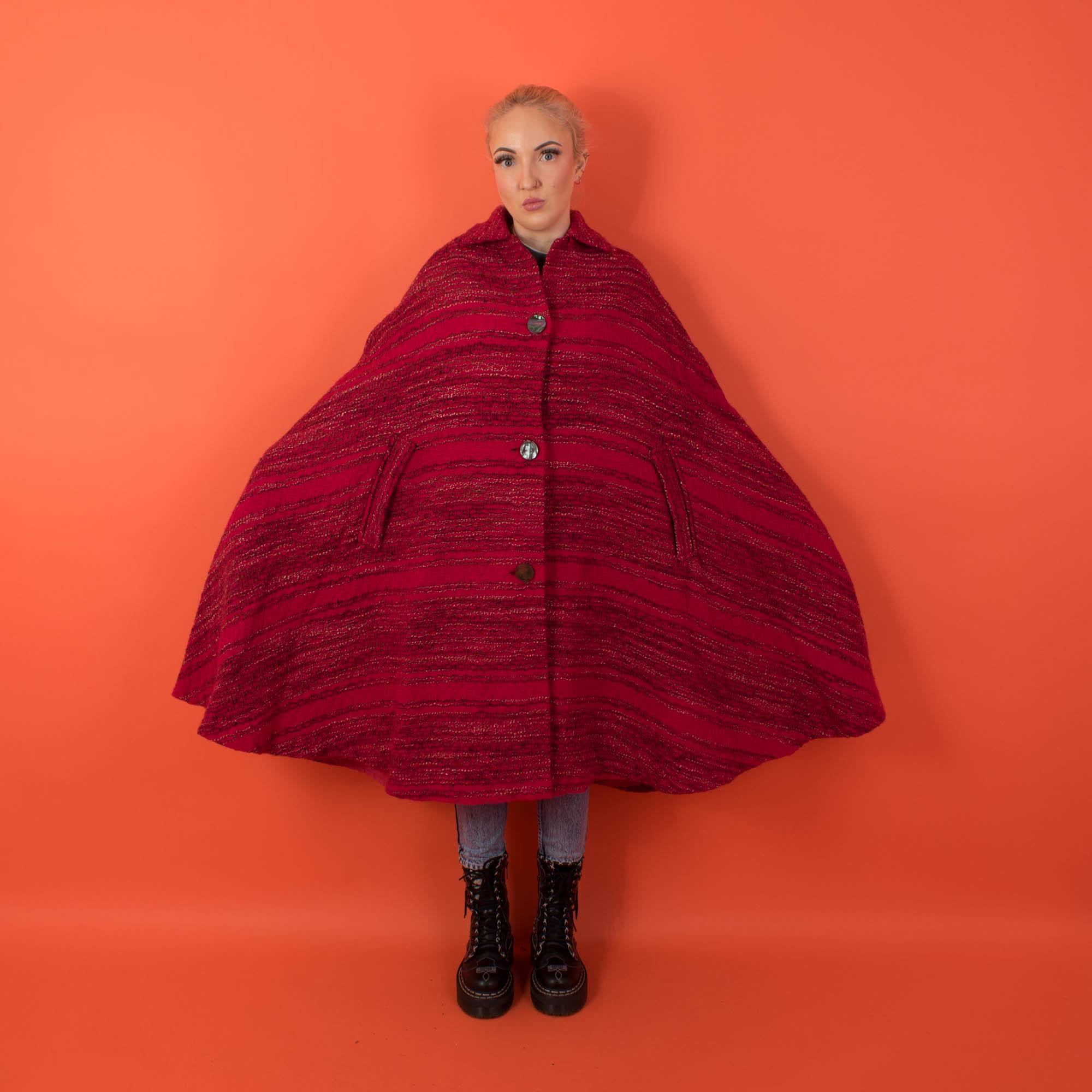 Vintage Arolan Kutomo cape, red wool cape with real shell buttons, made in Finland - One size - Image 6