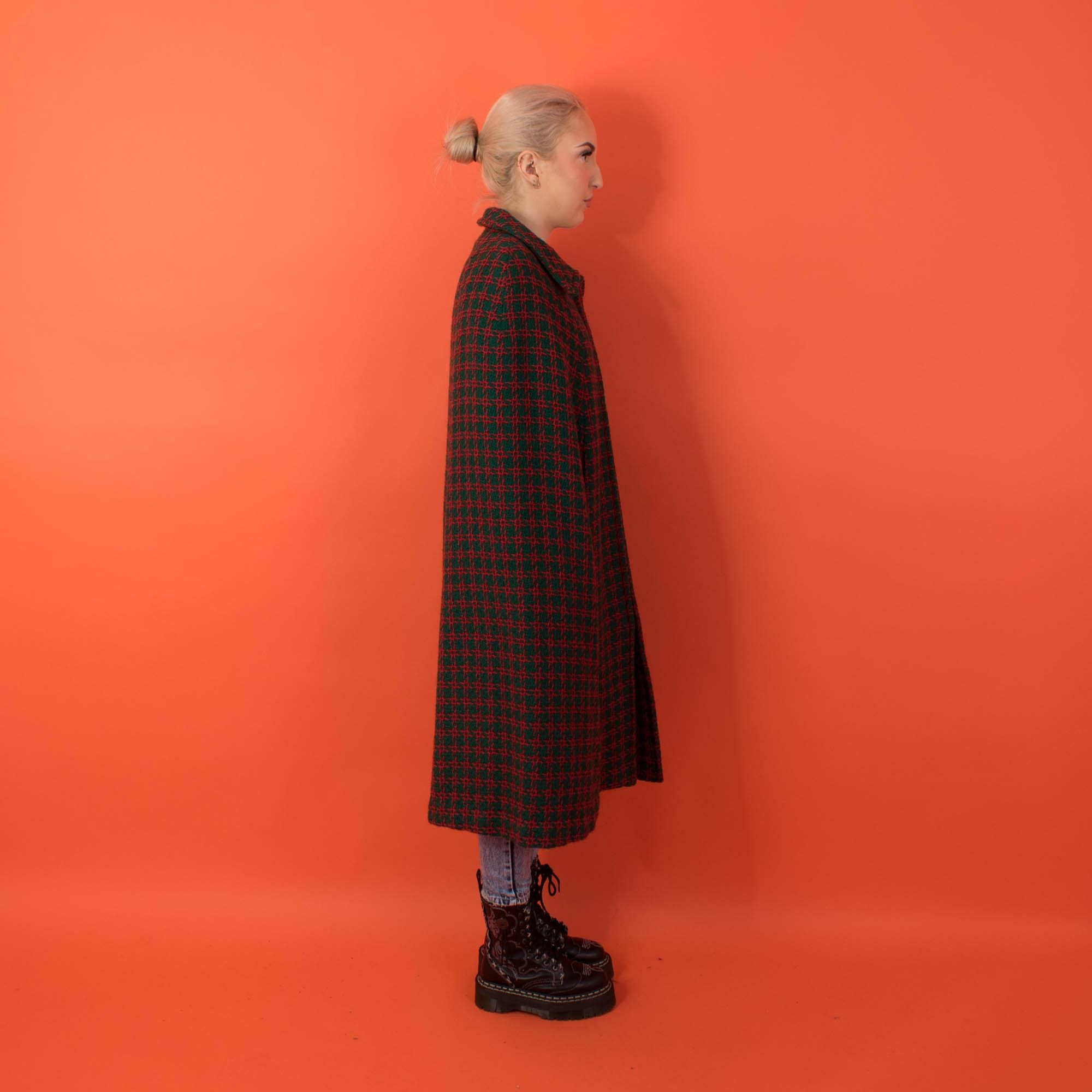 1960s wool cape with geometric pattern, forest green and red womens vintage cape - One size - Image 2