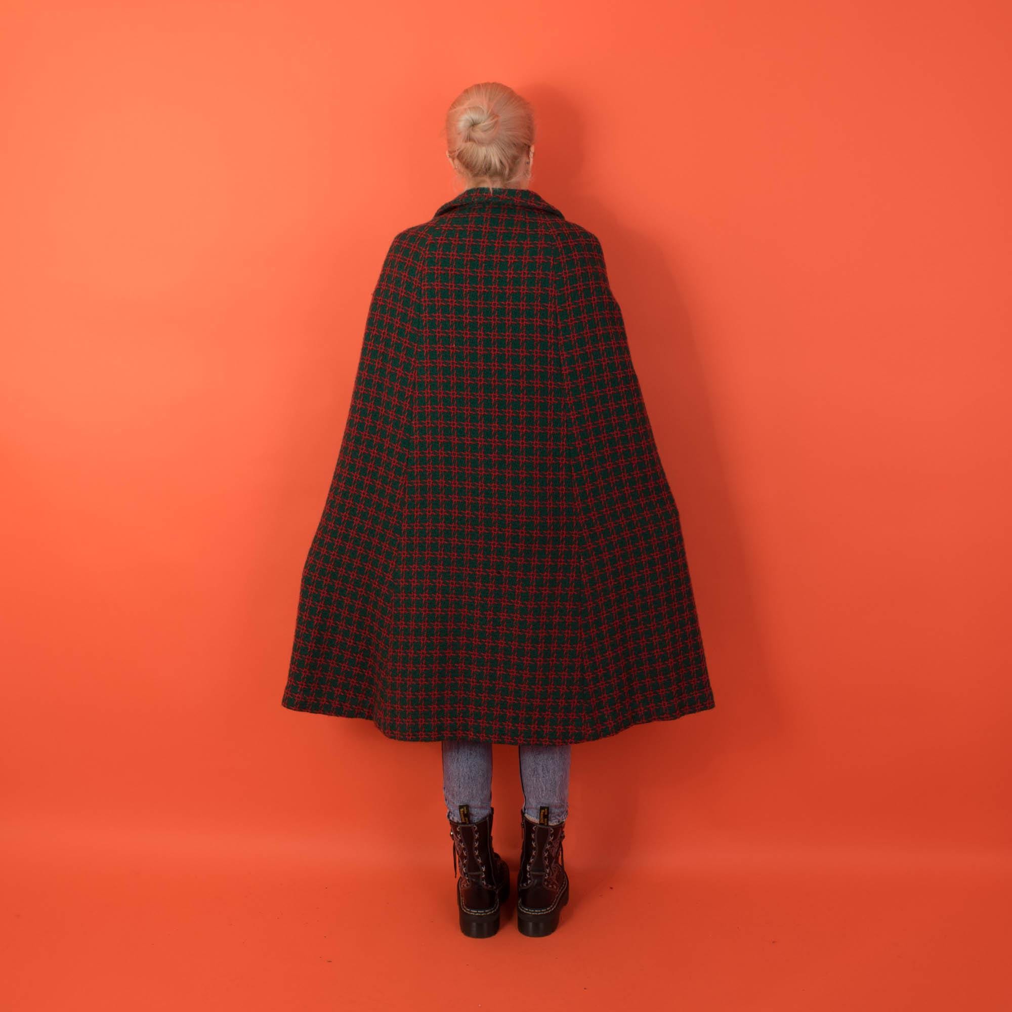 1960s wool cape with geometric pattern, forest green and red womens vintage cape - One size - Image 4
