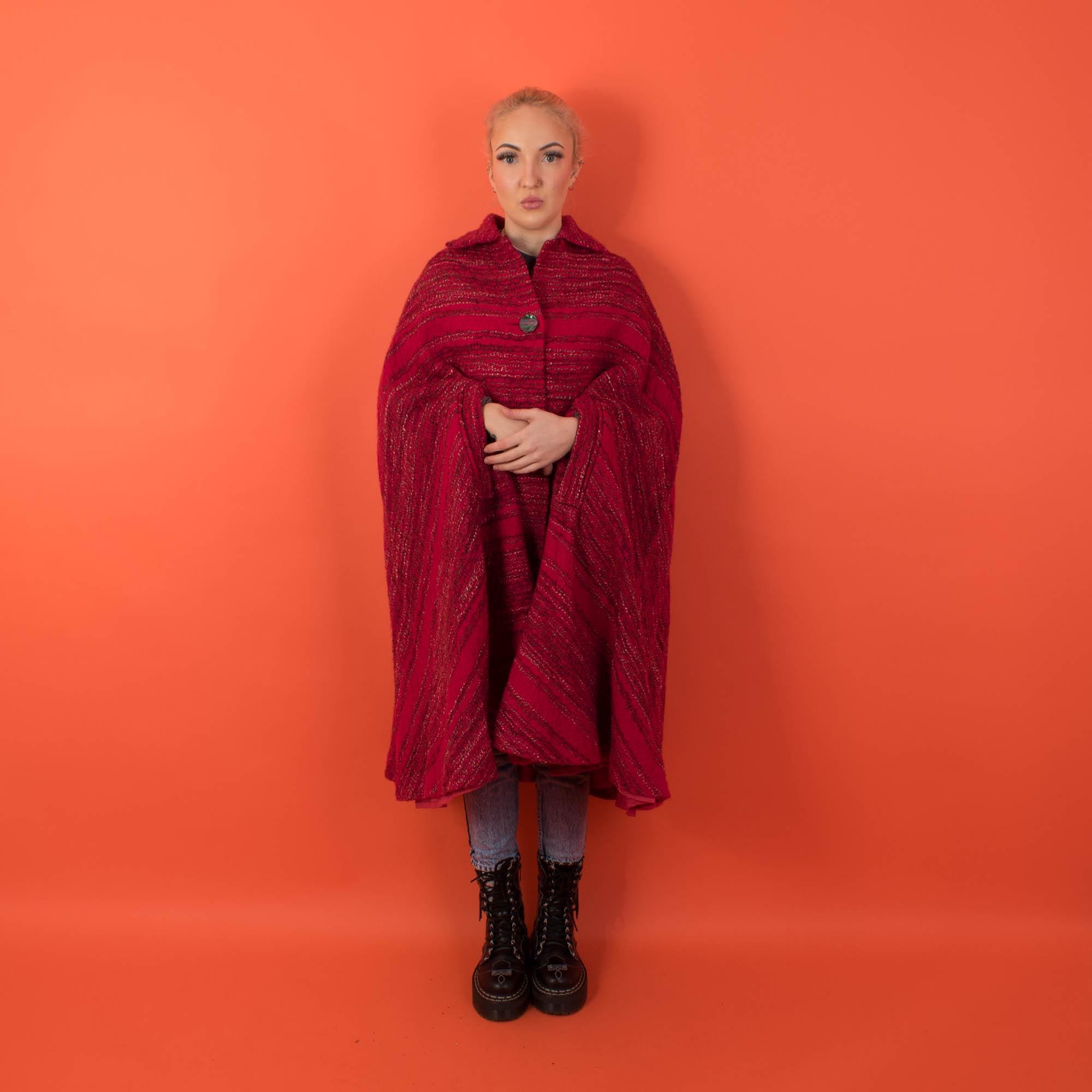 Vintage Arolan Kutomo cape, red wool cape with real shell buttons, made in Finland - One size - Image 7